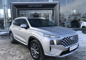 Подержанный автомобиль Hyundai Santa Fe 2022 года (3 фото)