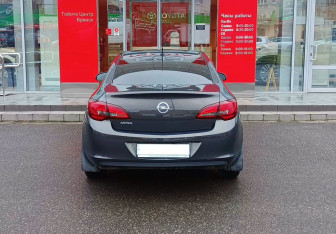 Подержанный автомобиль Opel Astra Sedan 2013 года (6 фото)