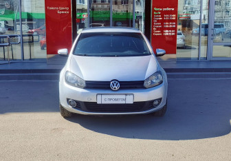 Подержанный автомобиль Volkswagen Golf Hatchback 2011 года (2 фото)
