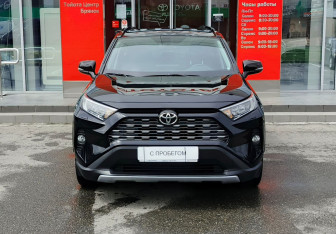 Подержанный автомобиль Toyota RAV4 2020 года (2 фото)
