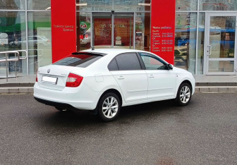 Подержанный автомобиль Skoda Rapid Liftback 2015 года (5 фото)