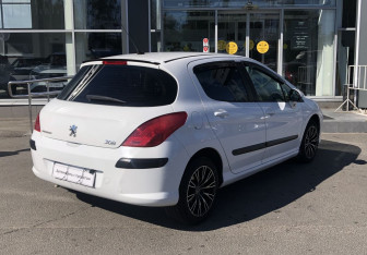 Подержанный автомобиль Peugeot 308 Hatchback 2010 года (5 фото)