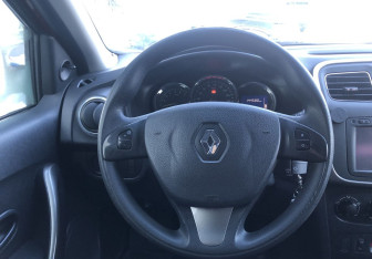 Подержанный автомобиль Renault Sandero 2014 года (12 фото)