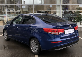 Подержанный автомобиль Kia Rio Sedan 2015 года (7 фото)