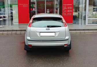 Подержанный автомобиль Ford Focus Hatchback 2007 года (6 фото)