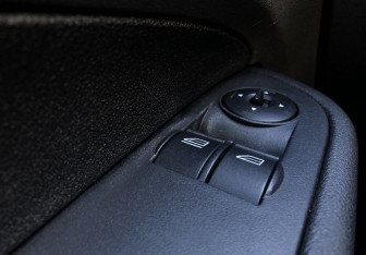 Подержанный автомобиль Ford Focus Sedan 2005 года (13 фото)