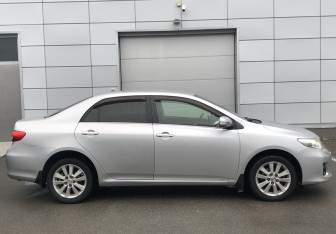 Подержанный автомобиль Toyota Corolla Sedan 2010 года (4 фото)