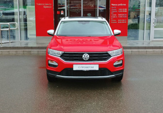 Подержанный автомобиль Volkswagen T-Roc 2020 года (2 фото)