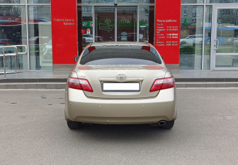 Подержанный автомобиль Toyota Camry Sedan 2007 года (6 фото)