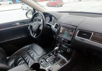 Подержанный автомобиль Volkswagen Touareg 2017 года (14 фото)