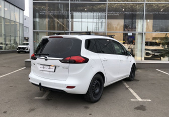 Подержанный автомобиль Opel Zafira Compactvan 2015 года (7 фото)