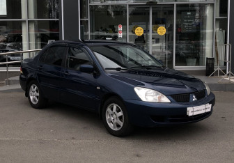Подержанный автомобиль Mitsubishi Lancer Sedan 2005 года (3 фото)