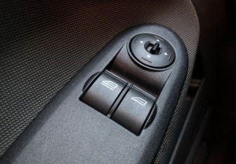 Подержанный автомобиль Ford C-MAX 2007 года (13 фото)