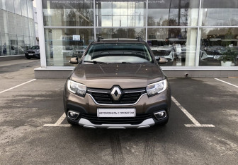 Подержанный автомобиль Renault Sandero 2019 года (2 фото)