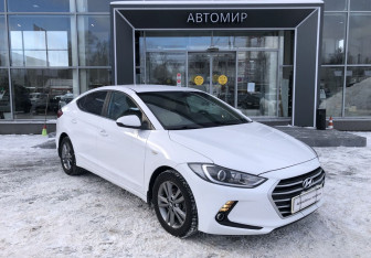 Подержанный автомобиль Hyundai Elantra Sedan 2017 года (3 фото)