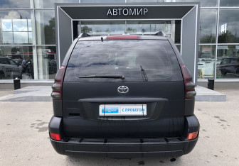 Подержанный автомобиль Toyota Land Cruiser Prado 2008 года (6 фото)