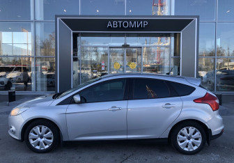 Подержанный автомобиль Ford Focus Hatchback 2012 года (8 фото)