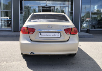 Подержанный автомобиль Hyundai Elantra Sedan 2010 года (6 фото)