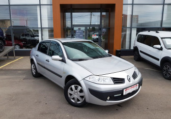 Подержанный автомобиль Renault Megane Sedan 2007 года (3 фото)