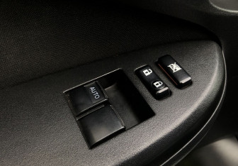 Подержанный автомобиль Toyota Corolla Sedan 2007 года (12 фото)