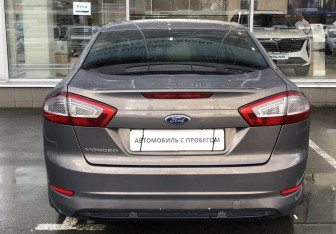 Подержанный автомобиль Ford Mondeo Sedan 2011 года (6 фото)