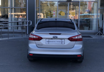 Подержанный автомобиль Ford Focus Sedan 2012 года (6 фото)