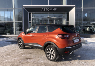Подержанный автомобиль Renault Kaptur 2017 года (7 фото)