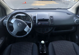 Подержанный автомобиль Nissan Note 2007 года (10 фото)