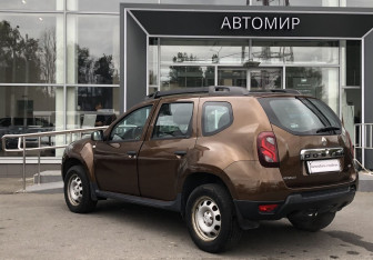 Подержанный автомобиль Renault Duster 2015 года (7 фото)