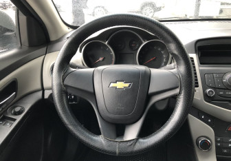 Подержанный автомобиль Chevrolet Cruze Sedan 2011 года (12 фото)
