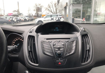 Подержанный автомобиль Ford Kuga 2015 года (15 фото)