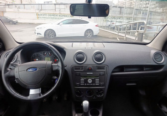 Подержанный автомобиль Ford Fusion 2008 года (13 фото)