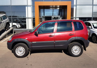 Подержанный автомобиль Chevrolet Niva 2017 года (8 фото)