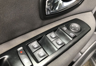 Подержанный автомобиль Renault Scenic 2013 года (13 фото)