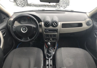 Подержанный автомобиль Renault Logan Sedan 2011 года (10 фото)