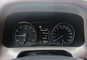 Подержанный автомобиль Toyota RAV4 2016 года (13 фото)
