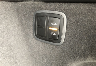 Подержанный автомобиль Porsche Macan 2014 года (26 фото)