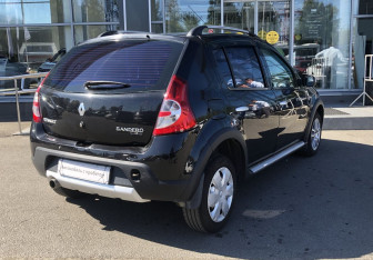 Подержанный автомобиль Renault Sandero 2013 года (5 фото)