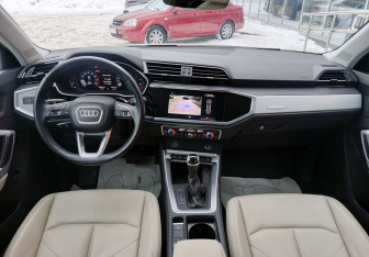 Подержанный автомобиль Audi Q3 2021 года (15 фото)