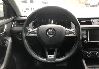 Подержанный автомобиль Skoda Octavia Wagon 2016 года (12 фото)