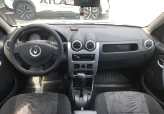 Подержанный автомобиль Renault Sandero 2013 года (10 фото)