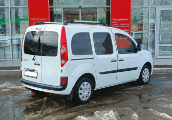 Подержанный автомобиль Renault Kangoo 2010 года (5 фото)