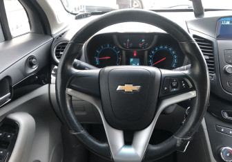 Подержанный автомобиль Chevrolet Orlando 2013 года (12 фото)