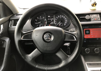 Подержанный автомобиль Skoda Octavia Liftback 2014 года (12 фото)