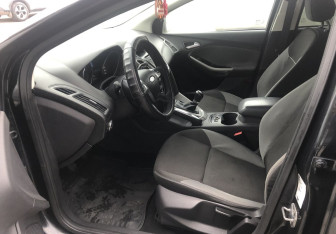 Подержанный автомобиль Ford Focus Sedan 2012 года (9 фото)
