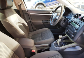 Подержанный автомобиль Volkswagen Jetta Sedan 2010 года (9 фото)