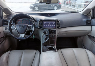 Подержанный автомобиль Toyota Venza 2014 года (14 фото)