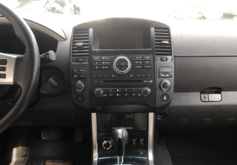 Подержанный автомобиль Nissan Pathfinder 2011 года (14 фото)
