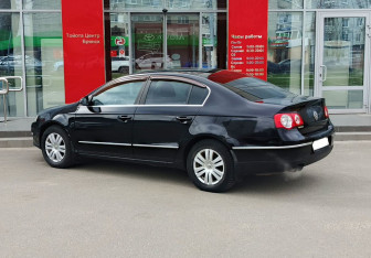 Подержанный автомобиль Volkswagen Passat Sedan 2006 года (7 фото)