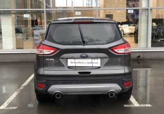 Подержанный автомобиль Ford Kuga 2016 года (6 фото)